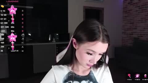 Snapshot of sweetiebones chatting on 12-20-24, 11:00 bratty gf online show from 12-20-24, 11:00