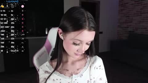 Snapshot of sweetiebones chatting on 12-24-24, 02:12 bratty gf online show from 12-24-24, 02:12