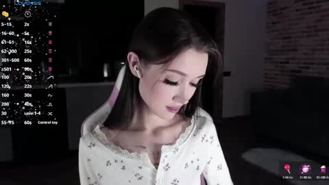 Snapshot of sweetiebones chatting on 01-31-25, 01:12 bratty gf online show from 01-31-25, 01:12
