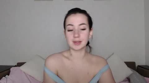 Snapshot of sweetiekendl chatting on 01-19-25, 10:39 Kendl online show from 01-19-25, 10:39