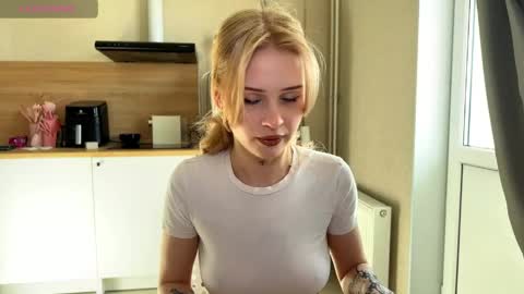 Snapshot of sweetielis chatting on 05-12-26, 05:26 sweetie Lisa3 online show from 05-12-26, 05:26