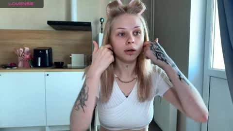 Snapshot of sweetielis chatting on 05-13-26, 08:55 sweetie Lisa3 online show from 05-13-26, 08:55