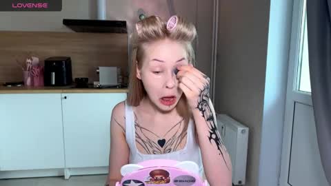 Snapshot of sweetielis chatting on 05-14-26, 05:58 sweetie Lisa3 online show from 05-14-26, 05:58
