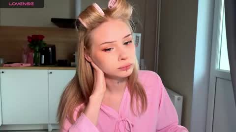 Snapshot of sweetielis chatting on 05-16-26, 09:06 sweetie Lisa3 online show from 05-16-26, 09:06