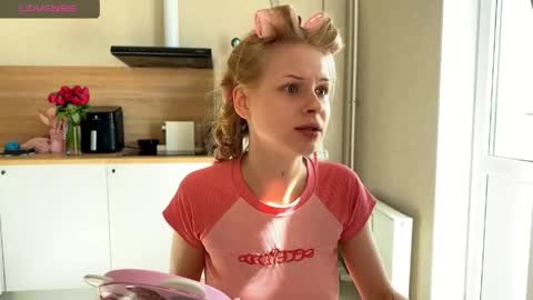 Snapshot of sweetielis chatting on 05-18-26, 05:57 sweetie Lisa3 online show from 05-18-26, 05:57