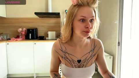 Snapshot of sweetielis chatting on 05-19-26, 05:58 sweetie Lisa3 online show from 05-19-26, 05:58
