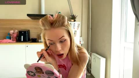 Snapshot of sweetielis chatting on 05-20-26, 06:08 sweetie Lisa3 online show from 05-20-26, 06:08