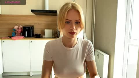 Snapshot of sweetielis chatting on 05-21-26, 06:20 sweetie Lisa3 online show from 05-21-26, 06:20