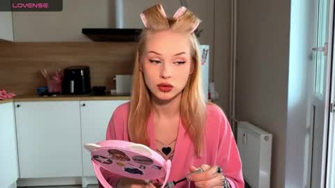 Snapshot of sweetielis chatting on 05-22-26, 06:09 sweetie Lisa3 online show from 05-22-26, 06:09