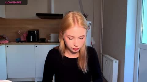 Snapshot of sweetielis chatting on 05-23-26, 06:12 sweetie Lisa3 online show from 05-23-26, 06:12
