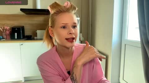 Snapshot of sweetielis chatting on 05-25-26, 05:02 sweetie Lisa3 online show from 05-25-26, 05:02