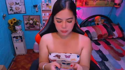 Nicole online show from 02-19-25, 08:01