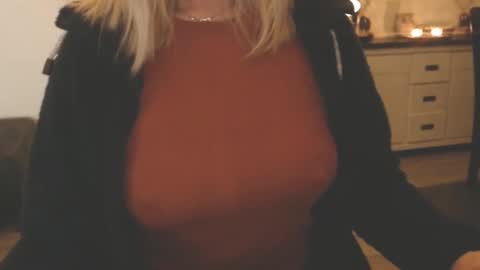 Snapshot of sweetjuice1980 chatting on 12-14-24, 04:52 Sweetjuice online show from 12-14-24, 04:52