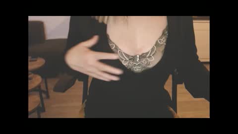 Snapshot of sweetjuice1980 chatting on 02-13-25, 07:03 Sweetjuice online show from 02-13-25, 07:03