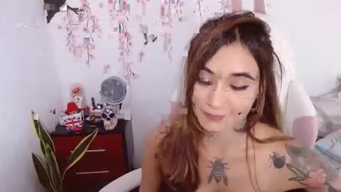 Snapshot of sweetkatik chatting on 10-27-25, 05:28 karen online show from 10-27-25, 05:28