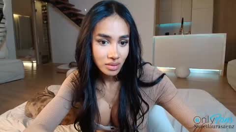 Snapshot of sweetlaurasaenz chatting on 05-16-26, 03:47 Laura Saenz Geminis online show from 05-16-26, 03:47