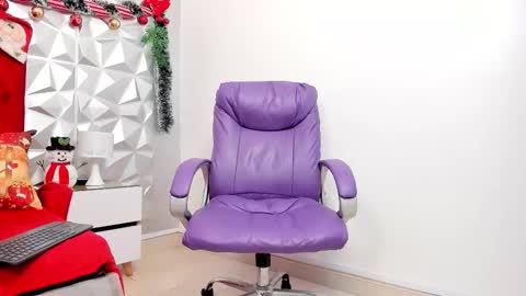 Lauren online show from 11-30-25, 06:17