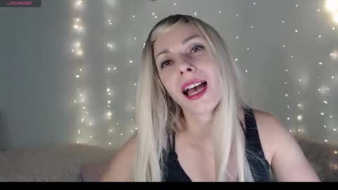 Snapshot of sweetledyselin chatting on 12-16-24, 03:43 SweetLedySelin online show from 12-16-24, 03:43