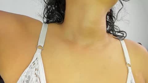 Snapshot of sweetlesbianseduction chatting on 04-23-26, 02:19 Azulandvioleta online show from 04-23-26, 02:19