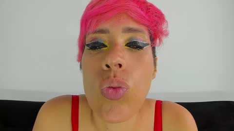 Snapshot of sweetlesbianseduction chatting on 05-31-26, 01:07 Azulandvioleta online show from 05-31-26, 01:07