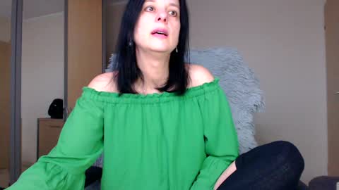 Snapshot of sweetlonglips_ chatting on 12-04-24, 09:29 JenJenny online show from 12-04-24, 09:29