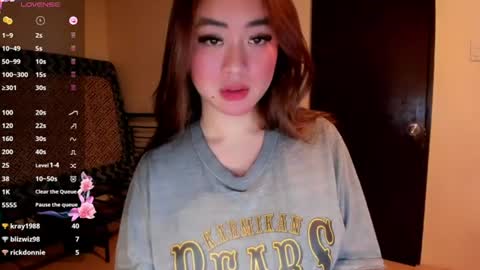 Zoe online show from 06-17-26, 01:01