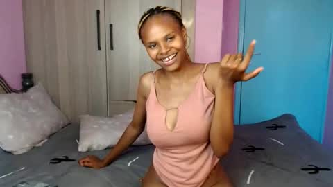 Snapshot of sweetly_diva chatting on 04-23-26, 12:29 Diva online show from 04-23-26, 12:29