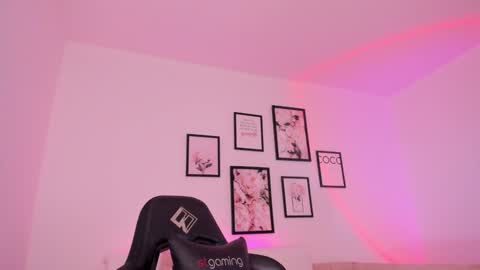 instagram melisabahamon  online show from 02-06-25, 09:17