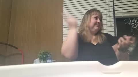 Snapshot of sweetpea6869 chatting on 12-21-25, 07:26 babygirl online show from 12-21-25, 07:26