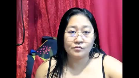 Snapshot of sweetpilipina88 chatting on 05-24-26, 12:04 MIA online show from 05-24-26, 12:04