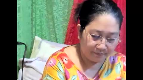 Snapshot of sweetpilipina88 chatting on 06-09-26, 10:49 MIA online show from 06-09-26, 10:49