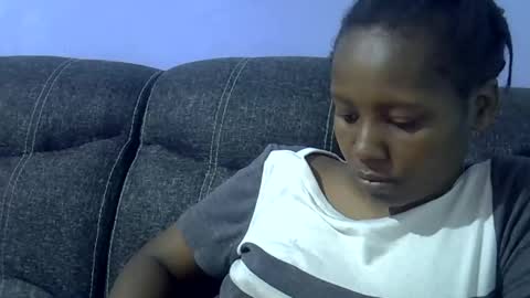 Snapshot of sweetqueen20 chatting on 10-23-25, 04:12 queen online show from 10-23-25, 04:12