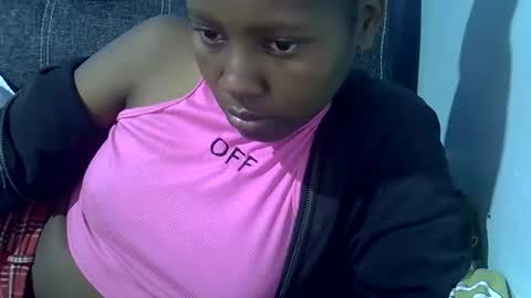 Snapshot of sweetqueen20 chatting on 11-06-25, 05:41 queen online show from 11-06-25, 05:41