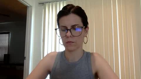 Snapshot of sweetriddance chatting on 12-15-25, 06:23 sweetriddance online show from 12-15-25, 06:23