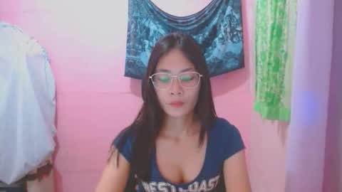 Snapshot of sweetsexygirl20 chatting on 05-15-26, 12:45 Mia online show from 05-15-26, 12:45