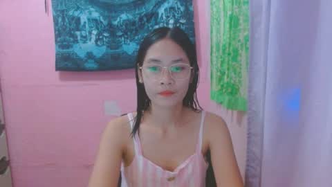 Mia online show from 06-30-26, 05:52