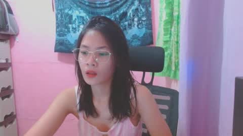 Mia online show from 07-17-26, 04:30