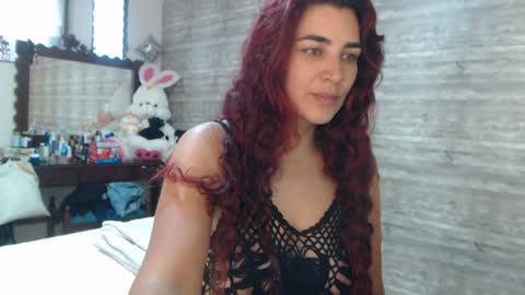 Snapshot of sweetsmile28 chatting on 12-19-24, 04:02 Dianis online show from 12-19-24, 04:02