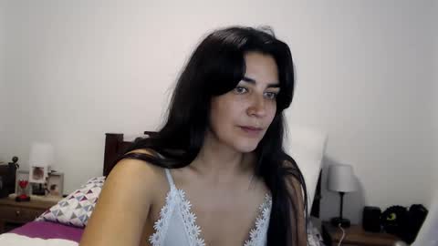 Snapshot of sweetsmile28 chatting on 10-08-25, 10:07 Dianis online show from 10-08-25, 10:07
