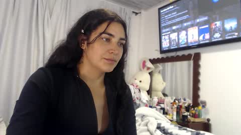 Snapshot of sweetsmile28 chatting on 01-15-26, 02:05 Dianis online show from 01-15-26, 02:05