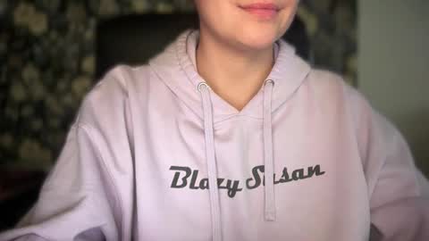 Snapshot of sweetssmashed chatting on 11-14-25, 10:18 sweetssmashed online show from 11-14-25, 10:18