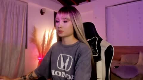 Cat independent model  online show from 02-22-25, 07:01