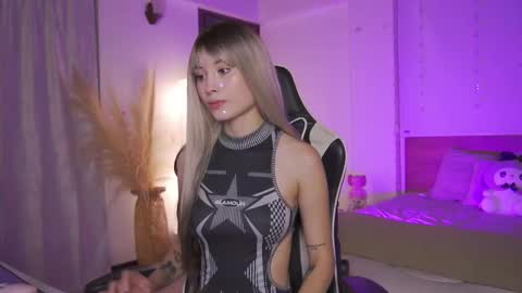 Cat independent model  online show from 03-01-25, 03:21