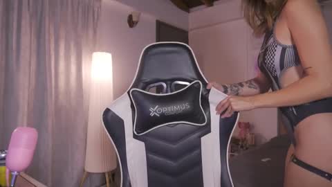 Cat independent model  online show from 09-25-25, 02:26