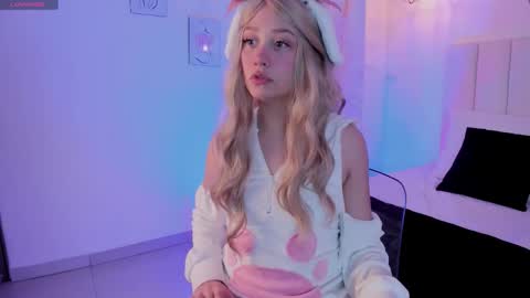 Snapshot of sweett_fire chatting on 03-24-26, 06:35 sweett_fire online show from 03-24-26, 06:35