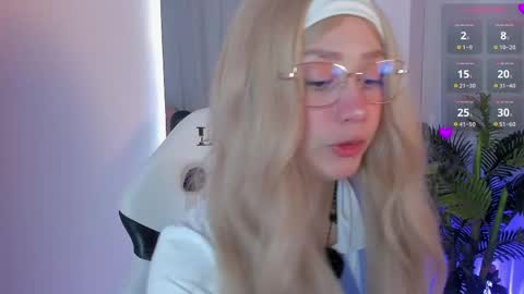 sweett_fire online show from 05-19-26, 06:03