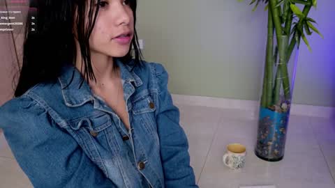 Snapshot of sweett_petite chatting on 01-30-25, 10:51 online show from 01-30-25, 10:51