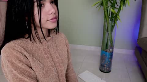 Snapshot of sweett_petite chatting on 02-01-25, 08:05 online show from 02-01-25, 08:05