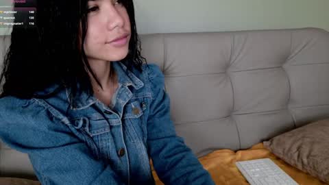 Snapshot of sweett_petite chatting on 02-06-25, 08:13 online show from 02-06-25, 08:13