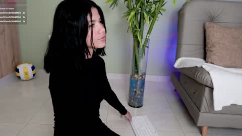 Snapshot of sweett_petite chatting on 02-08-25, 08:10 online show from 02-08-25, 08:10